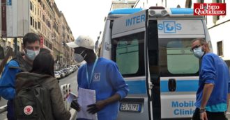 Senza dimora e migranti, i 500mila dimenticati dal piano vaccini: “In molte regioni impossibile prenotare, ma immunizzarli è interesse di tutti”