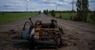 Copertina di Nuove armi all’Ucraina da 20 Paesi, Italia compresa. Kiev ripete: non negozieremo su integrità e sovranità. I filo-russi: “A Mariupol processo ai 2500 di Azovstal”
